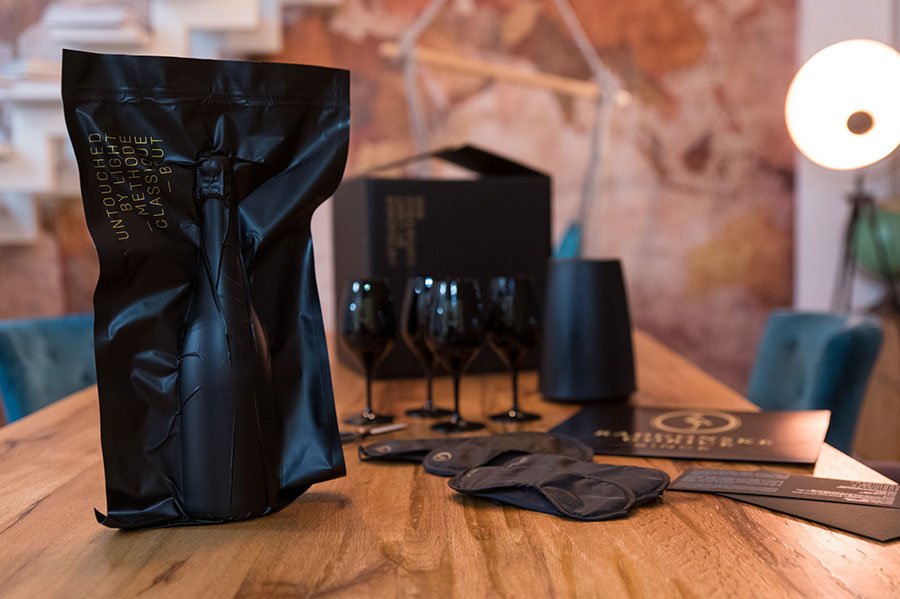 Untouched by light <br>experience box